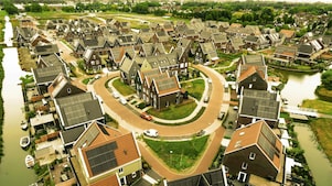 Zonnepanelen op daken van woningen (Foto: Getty Images)