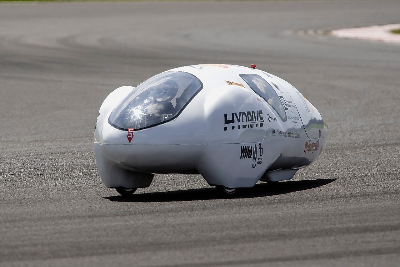 Een prototype in de laatste bocht voor de finish (Foto: Marcel Burger)