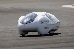 Een prototype in de laatste bocht voor de finish (Foto: Marcel Burger)