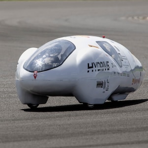Een prototype in de laatste bocht voor de finish (Foto: Marcel Burger)