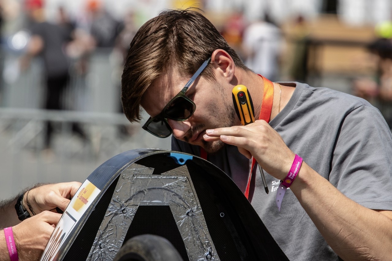 Last-minute gesleutel aan een prototype (Foto: Marcel Burger)
