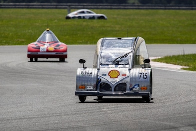 Verschillende ontwerpen op het circuit tijdens de Shell Eco-marathon 2025 in Zuid-Polen, juni 2025 (Foto: Marcel Burger)