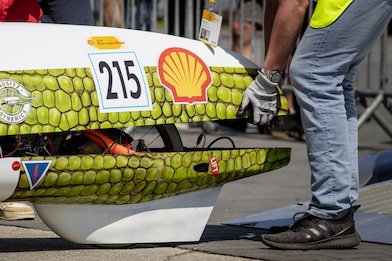 Serie van een van de voertuigen in de technische keuring. (Foto: Marcel Burger)