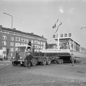 De Shell-boei op weg naar de Hiswa in 1963 (Foto: Joop van Bilsen/Anefo/Nationaal Archief)
