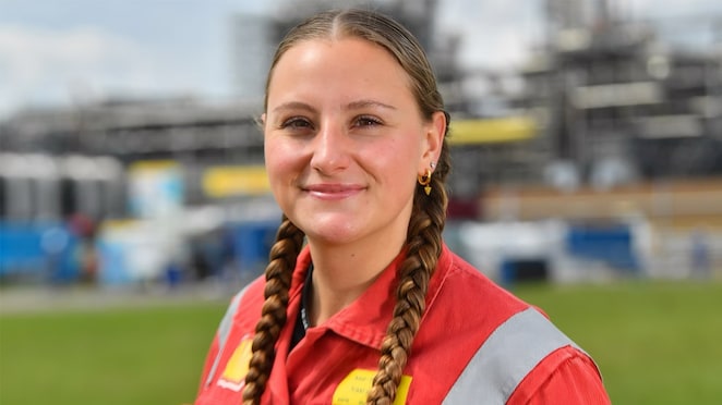Nikki de Laat, procesoperator bij Shell Chemicals Park Moerdijk (Beeld: Ernst Bode)