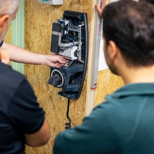 Omgaan met elektriciteit in De Beroepentuin (Foto: Christian Kalse)