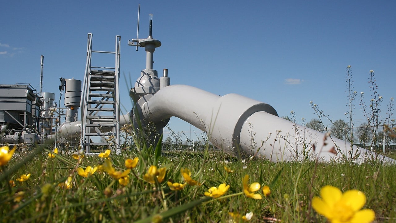 Gaspijp gaat de grond in (Foto: NAM)