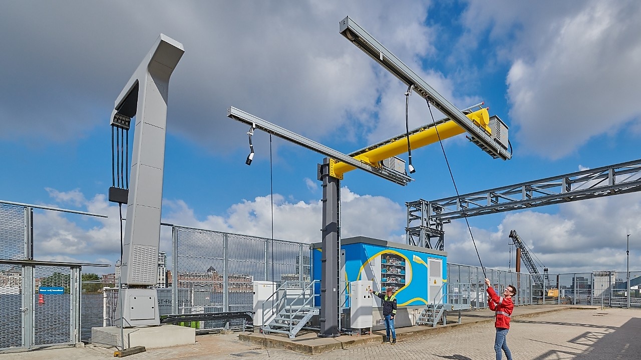 De megawattlader bij de ETCA in Amsterdam (Foto: Michel Campfens)