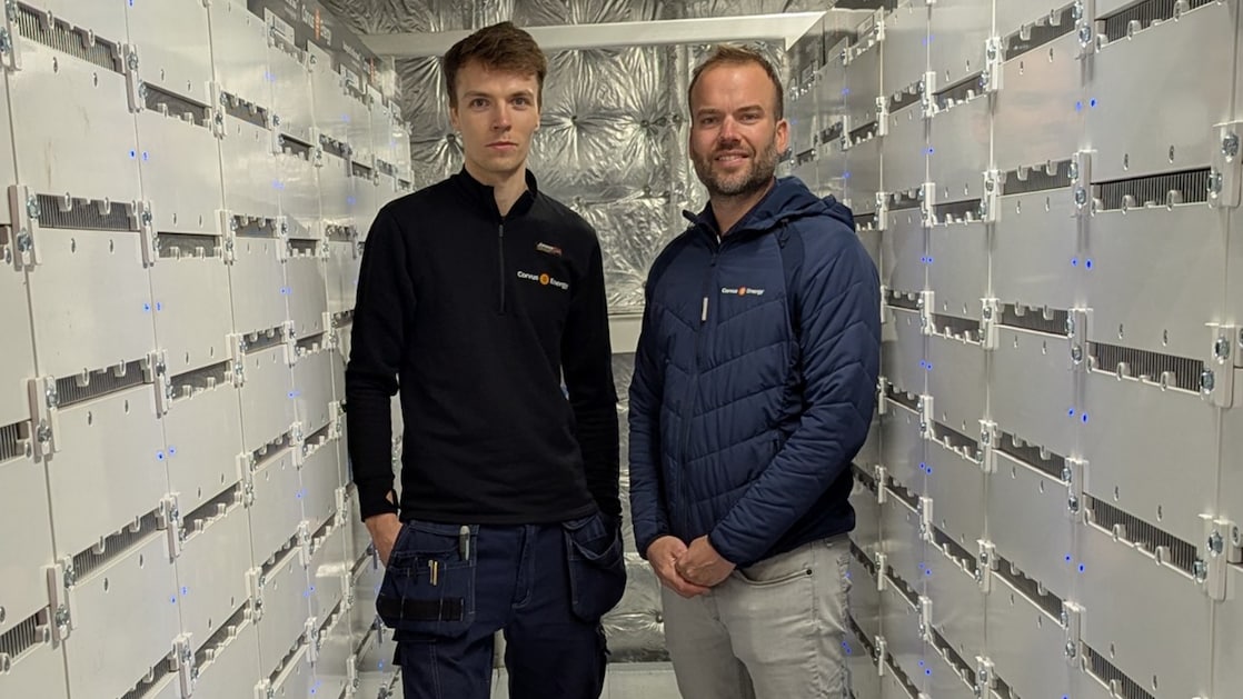 Koen Boerdijk and Edvard Braute from Corvus Energy with their battery system on Van Oord’s Boreas