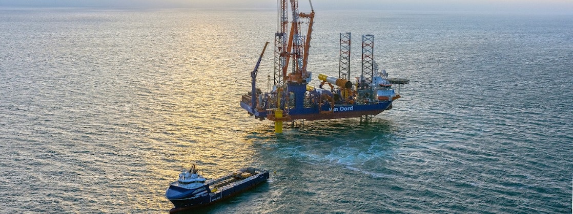 Plaatsing van de eerste monopile van Hollande Kust West (Foto: Ecowende/Van Oord)