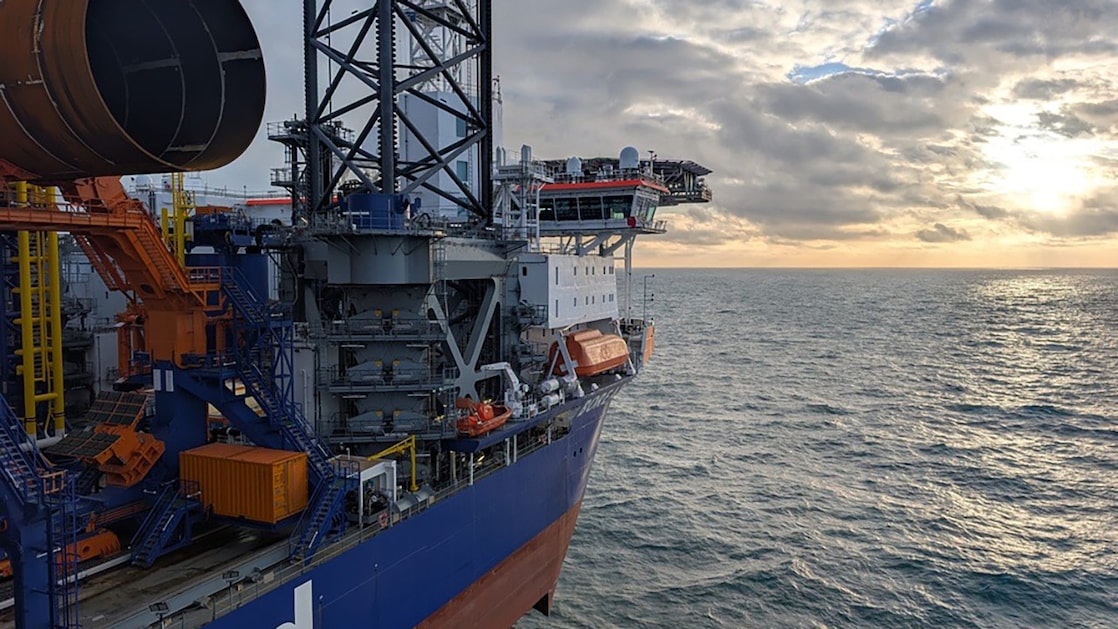 The Boreas, the installation vessel of Van Oord maritime services that puts the monopiles of Hollandse Kust West on their spot (Photo: Ecowende/Van Oord)