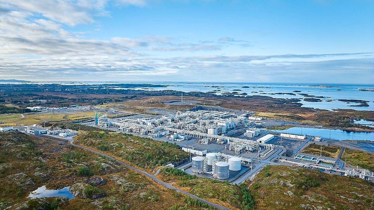 Nyhamna, met een blik op de Noorse Zee waar 120 kilometer voor de kust het Ormen Lange-gasveld ligt (Foto: Kjell Stian Brunes / A/S Norske Shell)