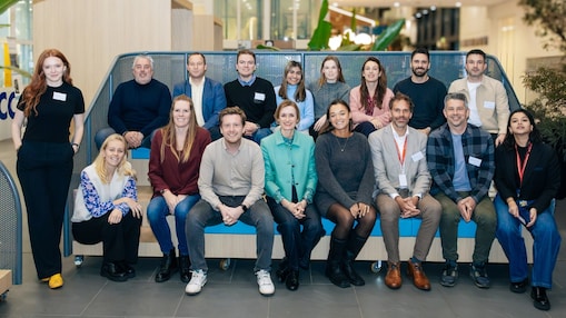 In dit tweeluik deelnemers en medewerkers van het 2025 LeapSprong-programma (Foto: Sebastian Vonmoos)