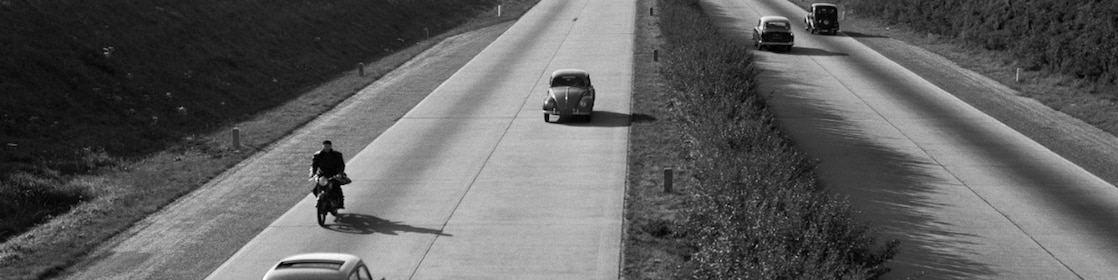 Een Nederlandse autosnelweg in 1950 (Foto: Cas Oorthuys/Nederlands Fotomuseum/ANP)