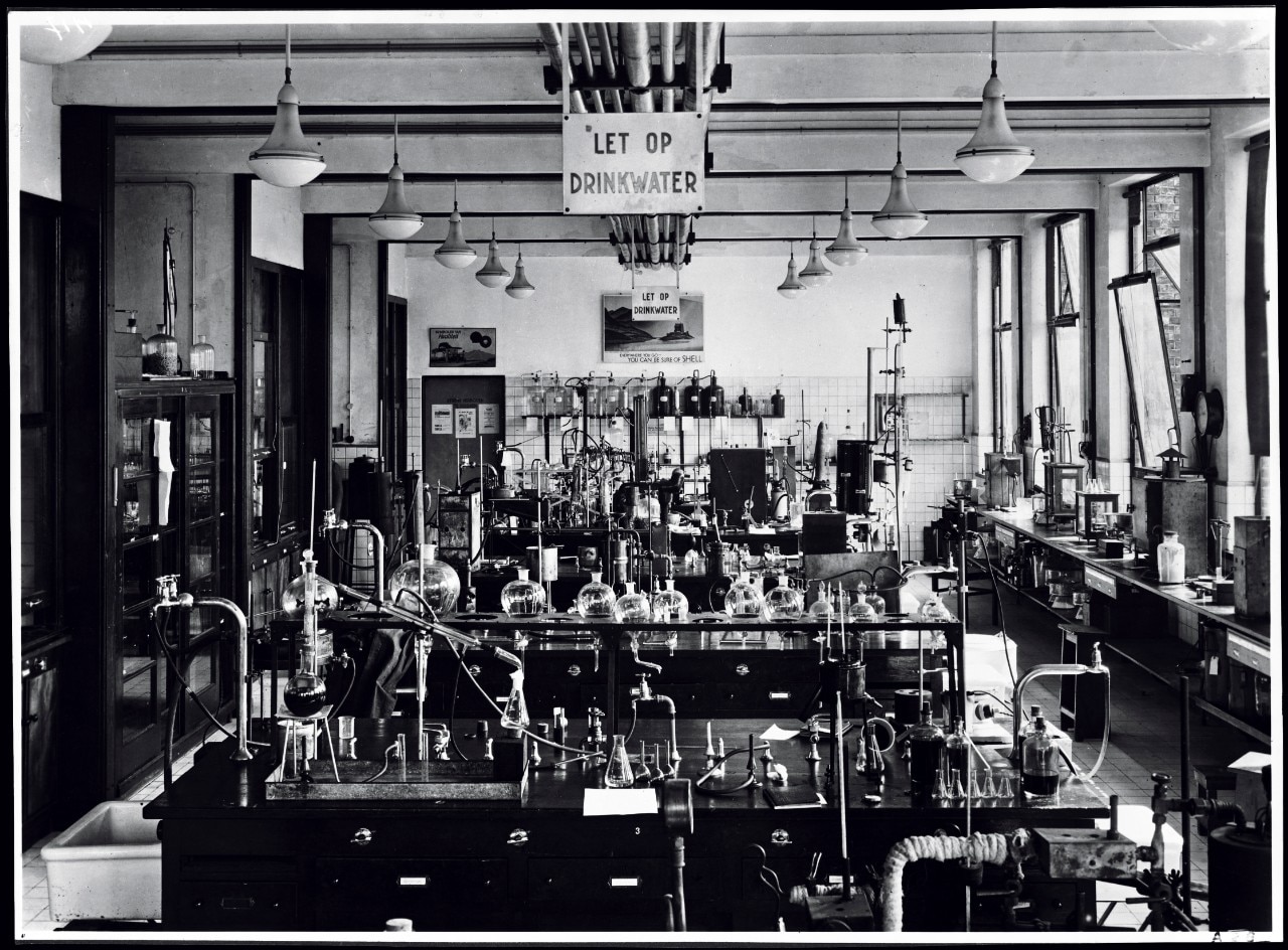 Het oudste lab van Shell in Amsterdam, uit de jaren 30, 40 en 50