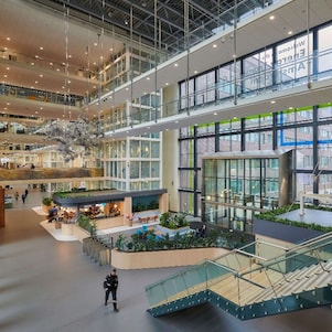 Het Atrium van de hedendaagse Energy Transition Campus Amsterdam