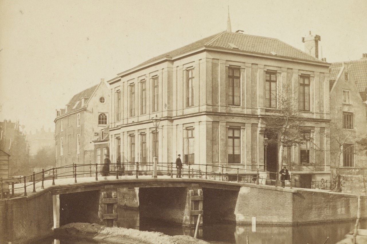 Gebouw de Eensgezindheid, waar Shell in 1890 begon (Foto: Shell Historical Archive & Heritage)