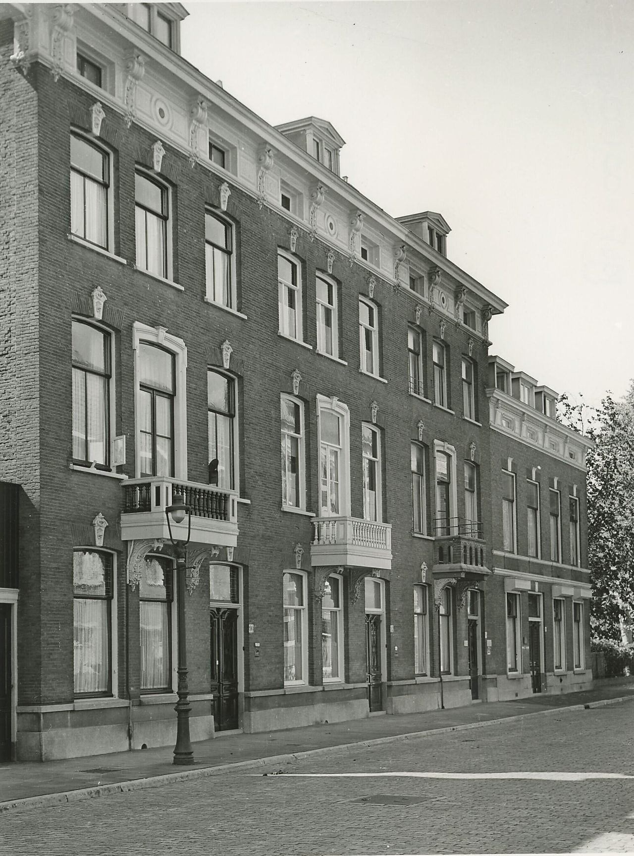 De Celebesstraat in den Haag, waar De Gelder zijn reis begon (Foto: Shell Historical Heritage & Archive)