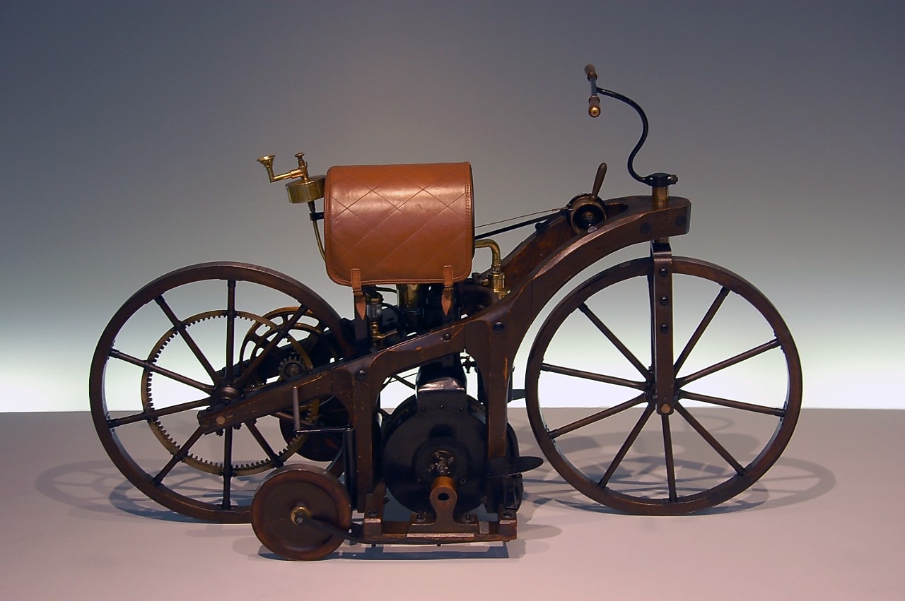 De Daimler Reitwagen