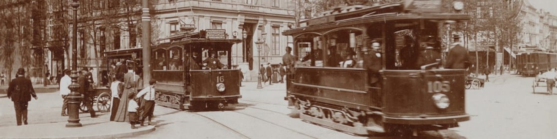 Trams in het centrum van Amsterdam (Foto: Stadsarchief Amsterdam)