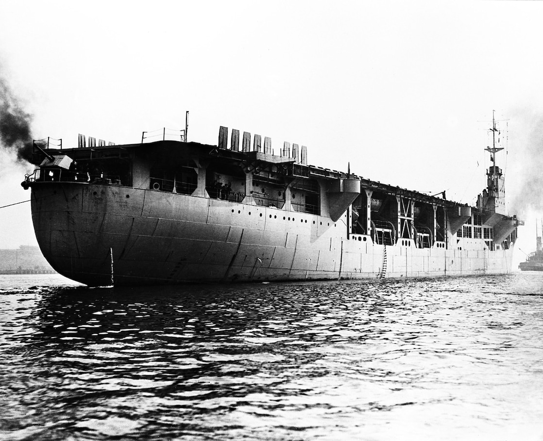 Een van de twee Nederlandse vliegdekschepen van Shell in de Tweede Wereldoorlog, waarcshijnlijk de Gadila