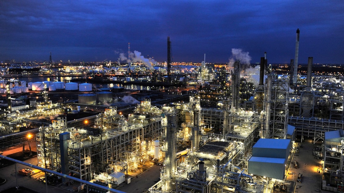 Shell Energy and Chemicals Park Rotterdam in Pernis