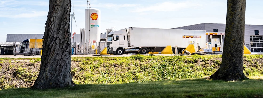 A truck on Shell BioLNG at a refill point on a company site (Foto: Jan Kasl)