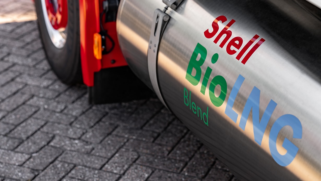 A truck fuel tank with Shell BioLNG (Photo: Shell plc.)