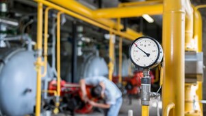 Een ronde meter en gele buizen