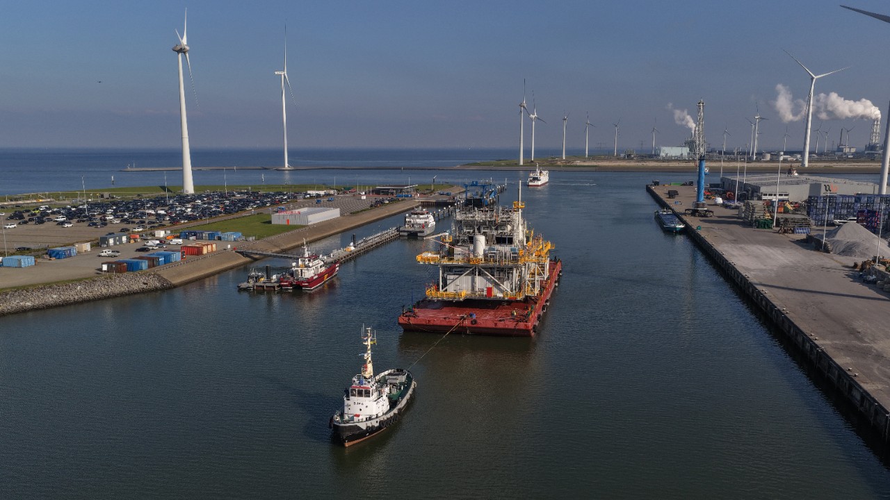 Arrival of the BaseLoad Power Hub in Eemshaven harbour, 27 September 2025 (Photo: MatZwart Photography)
