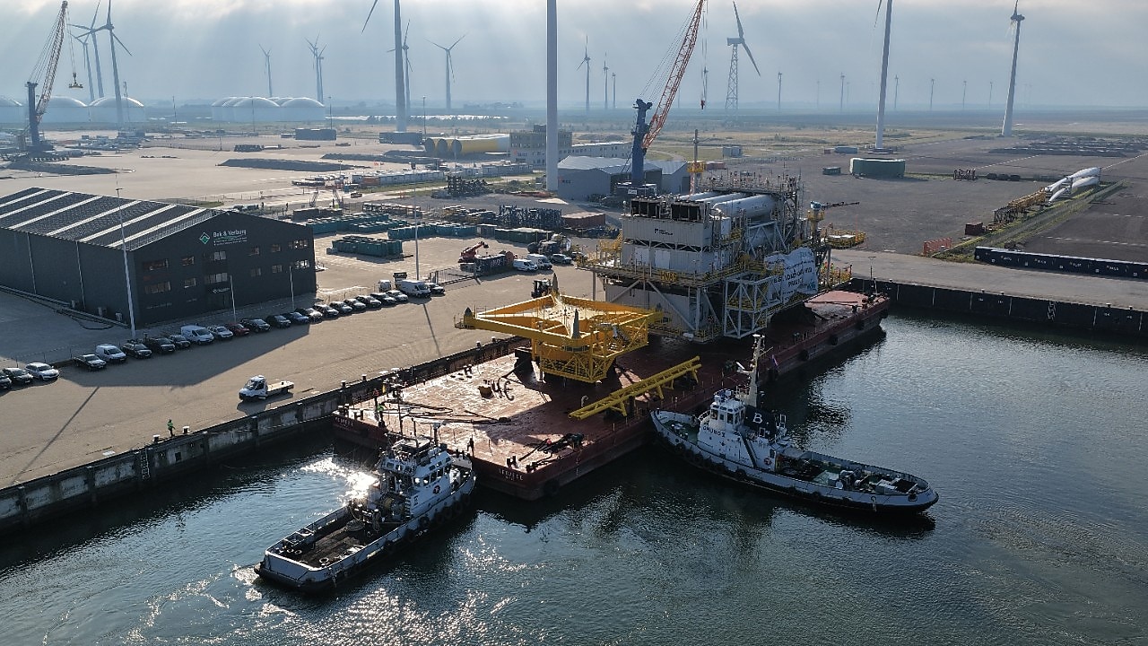 Arrival of the BaseLoad Power Hub in Eemshaven harbour, 27 September 2025 (Photo: MatZwart Photography)
