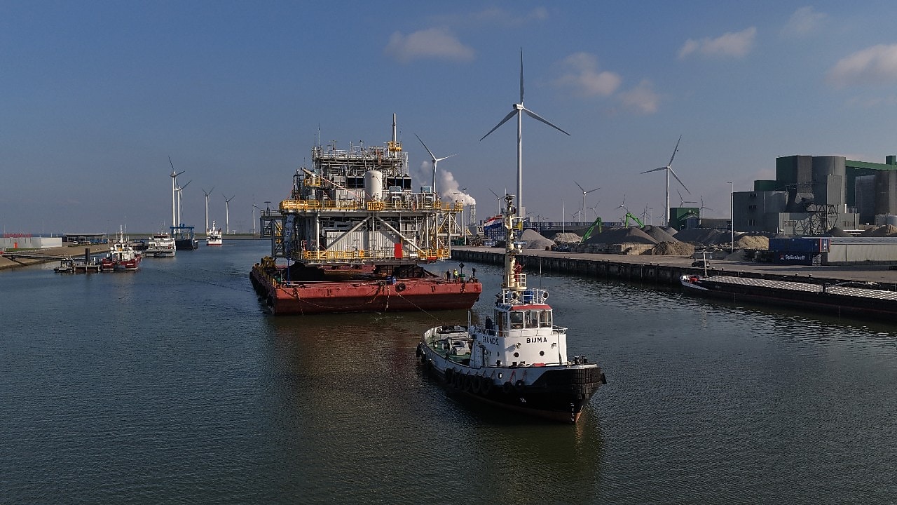 Arrival of the BaseLoad Power Hub in Eemshaven harbour, 27 September 2025 (Photo: MatZwart Photography)