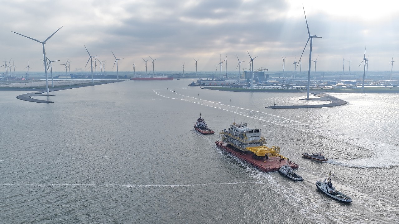 De aankomst van de BaseLoad Power Hub in de Eemshaven (Foto: MatZwart Fotografie)