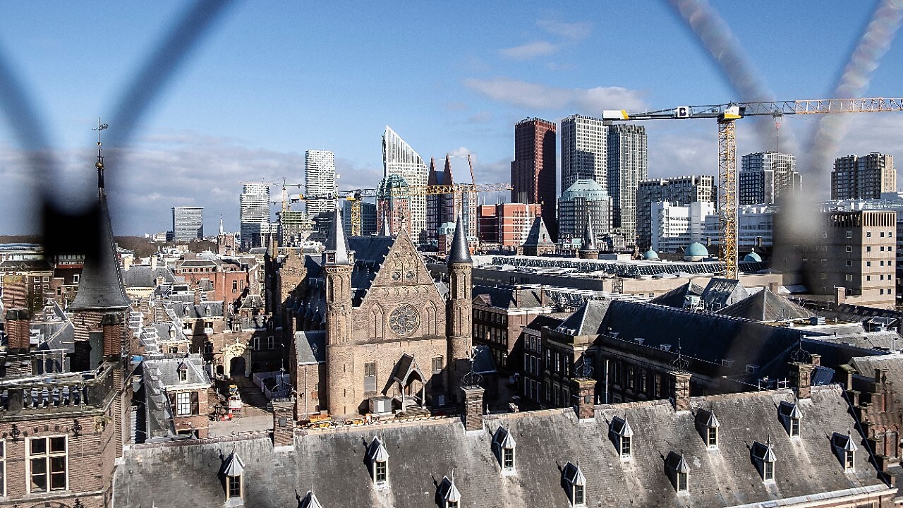 Het Binnenhof in Den Haag, centrum van het nemen van overheidsmaatregelen (Foto: Marcel Burger)