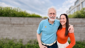 André en Henrike de Wit (Foto-origineel vierkant. Voor juiste beeldformaat is AI (Adobe Photoshop) gebruikt om het deel links van de gefotografeerden te verlengen)
