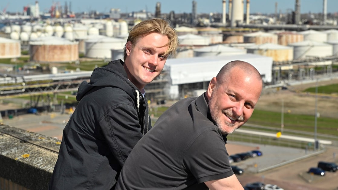 Dennis en Jordi Elderkamp op Shell Pernis (Foto: Ernst Bode)