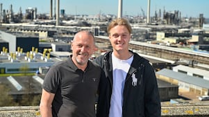 Dennis en Jordi Elderkamp op Shell Pernis (Foto: Ernst Bode)