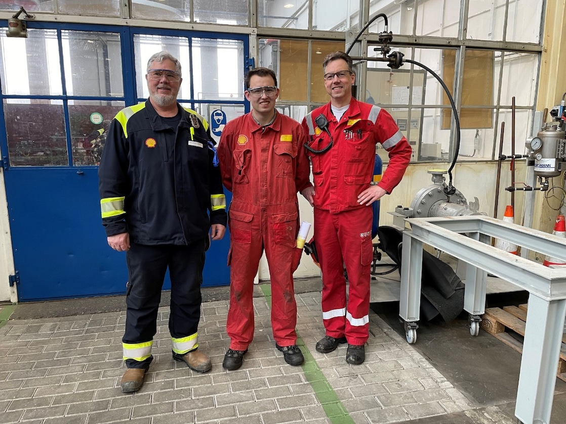 Govert, Bjorn en Jan-Kees Logmans. Rechts achter Jan-Kees was de werkplek van vader Leo Logmans (Foto via Jan-Kees Logmans)