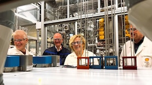 From left to right: Robin Krom (Team Lead Reactor Operations), Steven Olivier (Managing Director Avantium R&D Solutions), Elise Nowee (Vice President Shell Catalysts & Technologies), Ed Schouten (General Manager Catalyst Technology at Shell) (Photo: Jiri Büller)