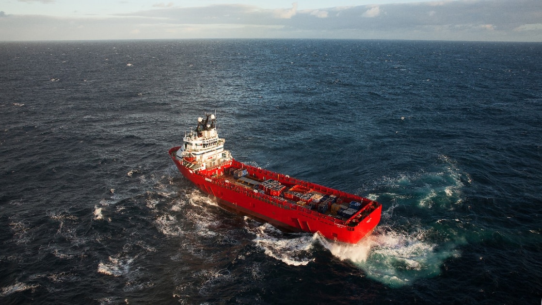 Bevoorradingsschip naar een offshore platform in de Noordzee (Foto: Stuart Conway/Shell plc.)
