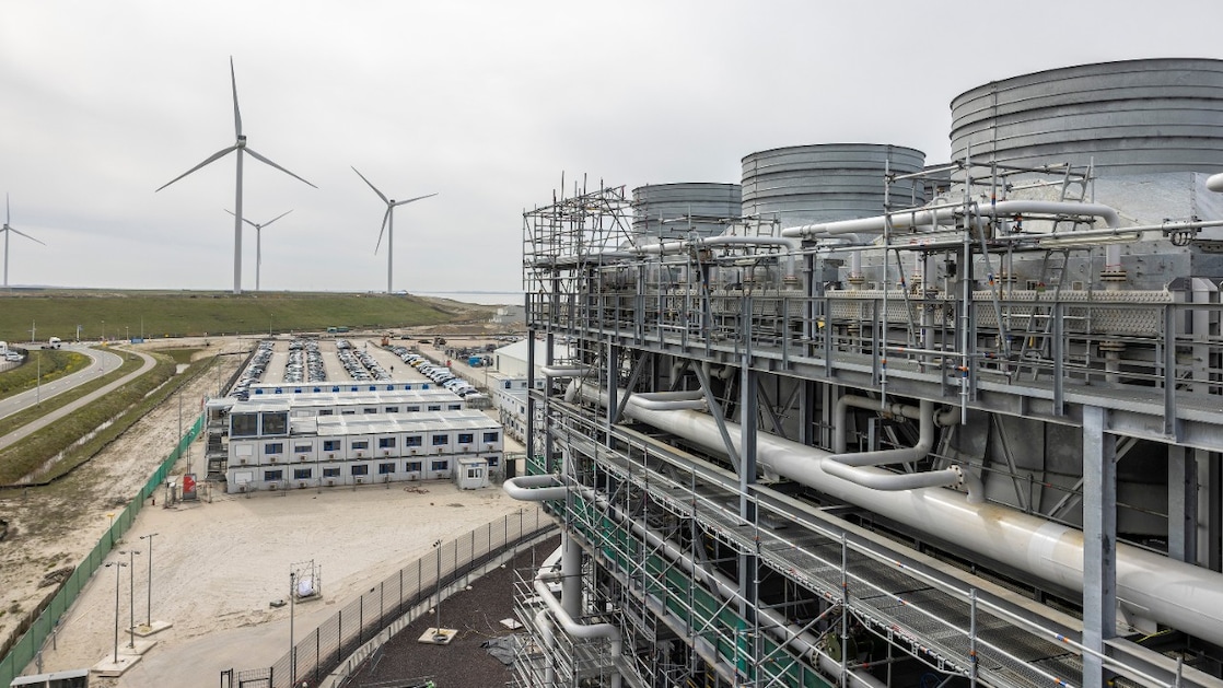 Holland Hydrogen 1 in aanbouw op de Tweede Maasvlakte, april 2026 (Foto: Christian Kalse)