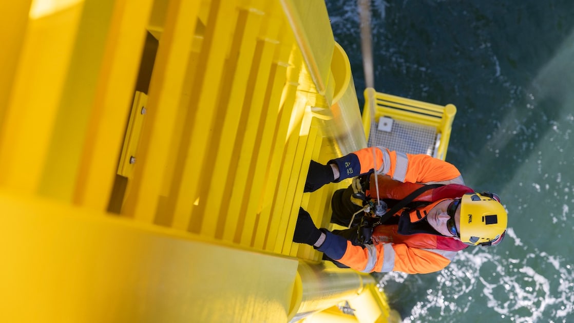 Onderhoud aan windpark Borssele III & IV voor de Zeeuwse kust, 2022. Het windpark wordt gerund door de joint venture Blauwwind, waar ook Shell deel van uitmaakt (Foto: Stuart Conway/Shell International)