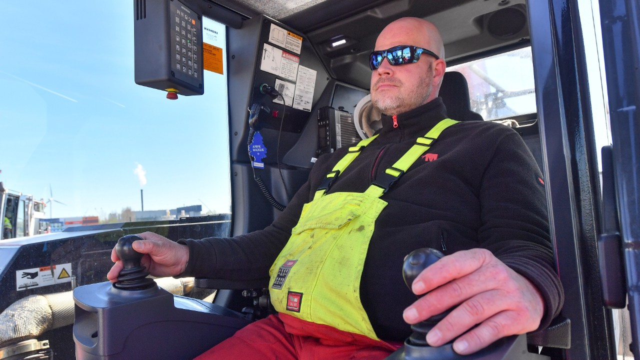 The Mammoet crane driver, April 2026 (Photo: Ernst Bode)