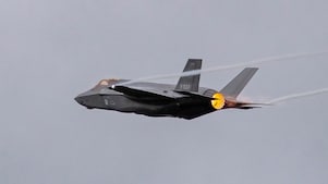 Een Nederlandse F-35 kort na opstijgen van vliegbasis Volkel (Foto: Marcel Burger)