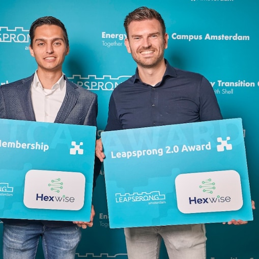 Pim van Ramshorst en Niels van der Meulen van Hexwise tijdens de uitreiking van het ETCA-membership en de LeapSprong Award, 16 april 2026