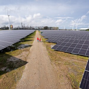 Energy park Pottendijk in Emmen, where wind and solar power joined forces, 2023 (Foto: Shell Netherlands)
