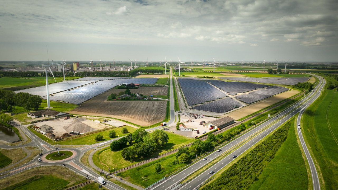 Solar park Koegorspolder in Terneuzen in 2023. This would become the final and biggest solar park of Shell in the Netherlands (Photo: Shell Netherlands)