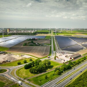 Solar park Koegorspolder in Terneuzen in 2023. This would become the final and biggest solar park of Shell in the Netherlands (Photo: Shell Netherlands)