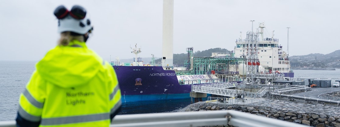 Het Northern Lights CCS-transportschip Northern Pioneer bij de terminal in Noorwegen (Foto: Northern Lights CCS)