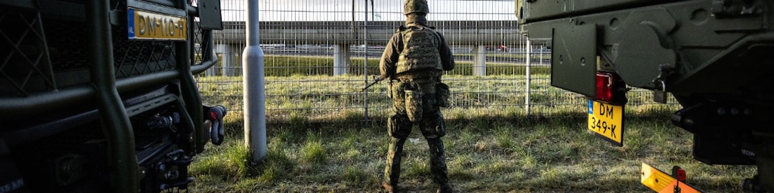Oefening 20 Infanteriebataljon Bewaken en Beveiligen Korps Nationale Reserve op het terrein van Alstom in Rotterdam, maart 2025 (Foto: ANP/ Hollandse Hoogte / Laurens van Putten)